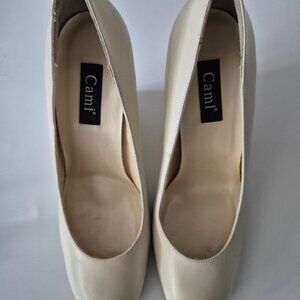 Cami Women's Wedge Heel Slip-On Shoes size 7.5 B New. Bone color